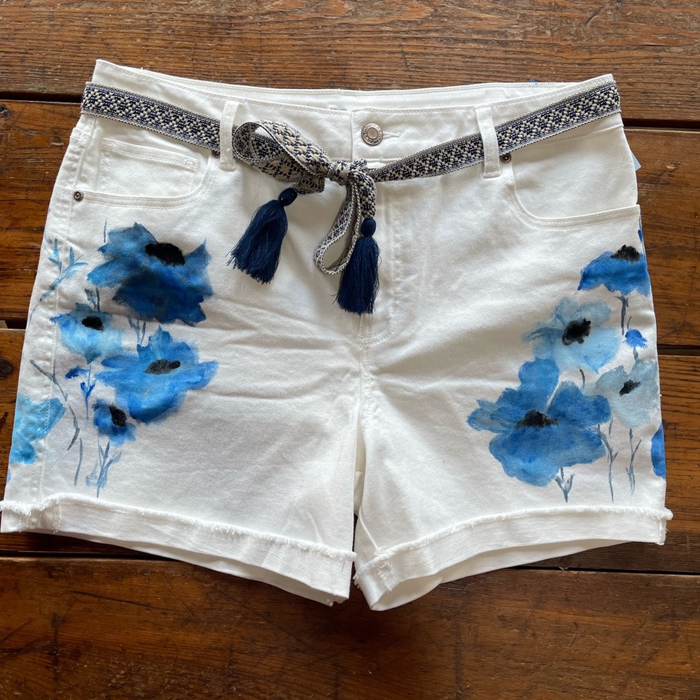 Women’s five pocket shorts, size 16 cotton white handpainted blue poppies 00AK